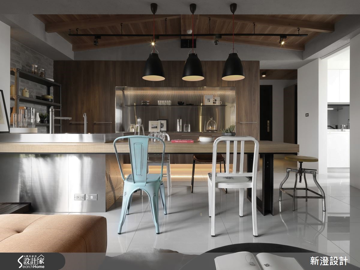 在此 39 坪的居宅內，少了制式明確的風格，但卻洋溢著